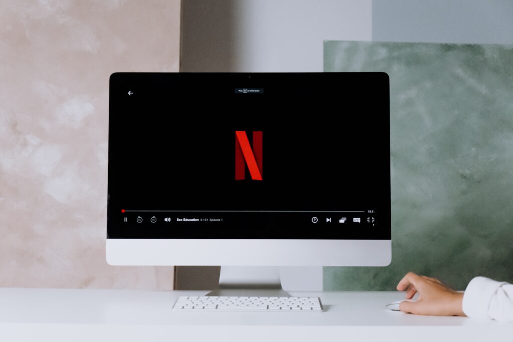 La empresa Millonaria de Neftlix hace referencia a las estrategias de Marketing que utilizaron para volverse la gigante empresa que es hoy en dia